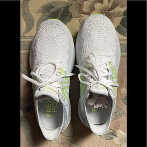 Like new New Balance 1080 v11 shoes